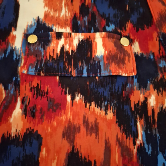 Jones New York Red and Blue Graphic Blouse with Mandarin Collar - Picture 5 of 7